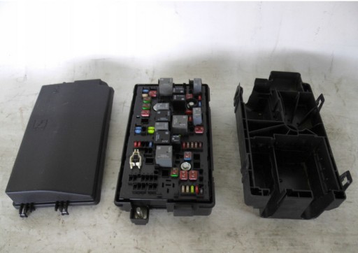 КОРОБКА ЗАПОБІЖНИКів CHEVROLET CAMARO 3.6 10-