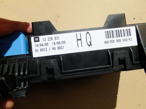 compartment of fuses opel zafira b 13220831 HQ