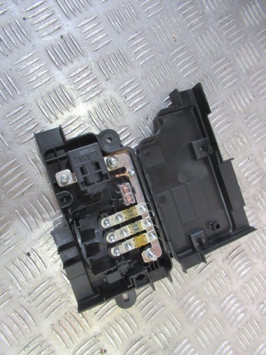 Audi r8 420 06r - блок предохранителей 420937548a