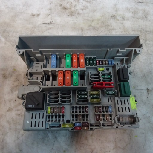 BMW 320 E90 блок запобіжників 6906621-03