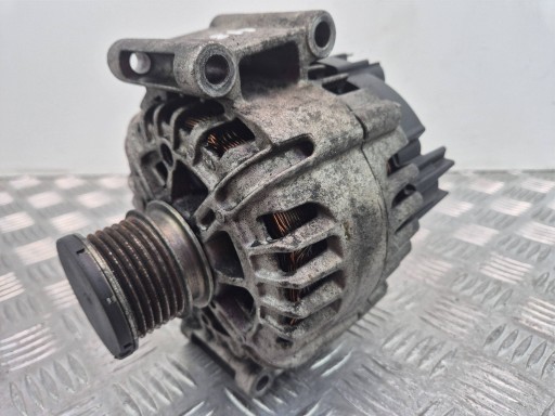 Mercedes C250 CGI W204 Alternator A0009067902