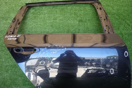 SKODA OCTAVIA III KOMBI door right rear. rear part
