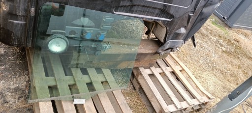 1306259 - БОКОВОЕ СТЕКЛО ЛЕВОЙ ДВЕРИ SCANIA R