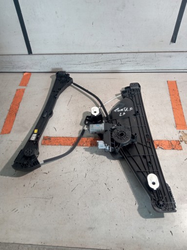 9829043680 - Опель корса ф стеклоподъемник левый передний