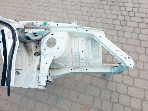 left quarter front placement fartuch okular Infiniti QX50 2018+ idealna