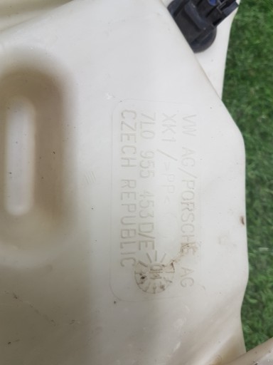 washer fluid tank VOLKSWAGEN TOUAREG