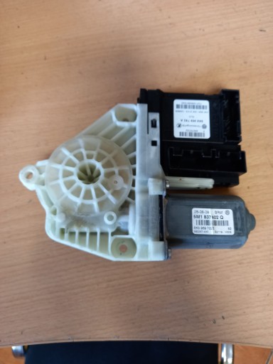 Электродвигатель правого переднего стекла vw golf v plus 5m1837402q