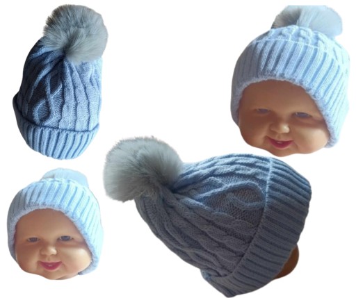 Czapka dzianiny pomponem niebieska