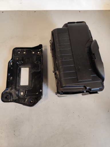 MERCEDES W246 B KLASA LIFT obal držák akumulátoru