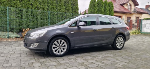 Opel Astra J Sports Tourer 1.7 CDTI ECOTEC 110KM 2011