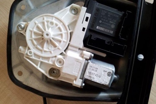 Электродвигатель стеклоподъемника передней правой двери vw golf v вариант (1k5) 1k5837402aj