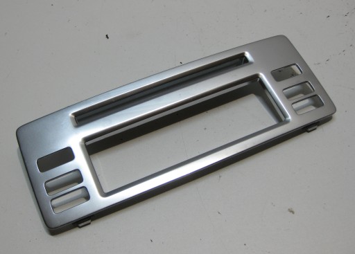 VOLVO V70 2.0 D 09R frame PANELU radio 1303415