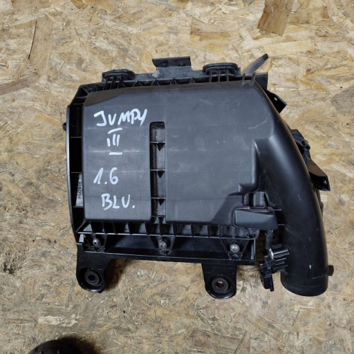 cover of a filter, air Citroen Jumpy 9806561080