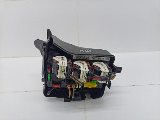boîte à fusibles Citroen C3 2 facelift 2013 9667199680