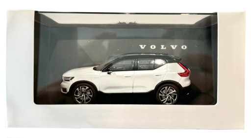 Модель кристально білого кольору