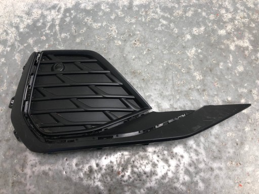 grid of a bumper right front S-LINE AUDI A3 8Y LIFT 8Y0807682H