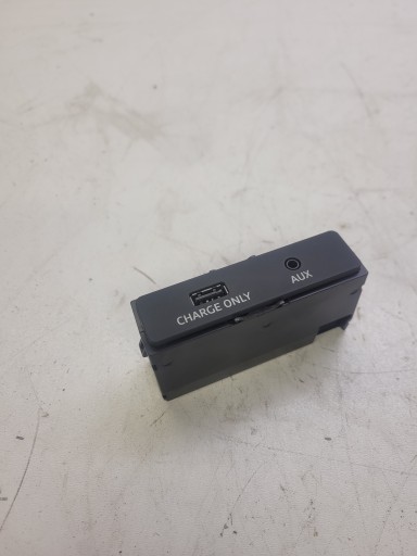 adapter USB LADOWARKI AUX AUDI A4 A5 Q7 4M0035726