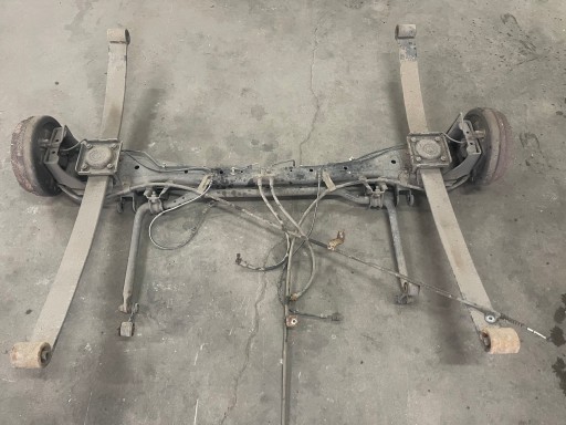 Nissan nv200 2011 задняя балка подвески рессора