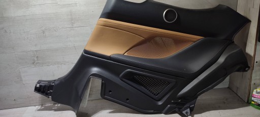Lexus RC 2019 záď strana pravá bok / tapacír dveře tylnych