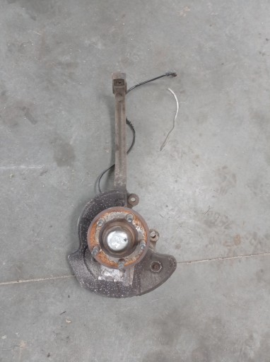 68004086AA - Крайслер 300с поворотный кулак левый передний