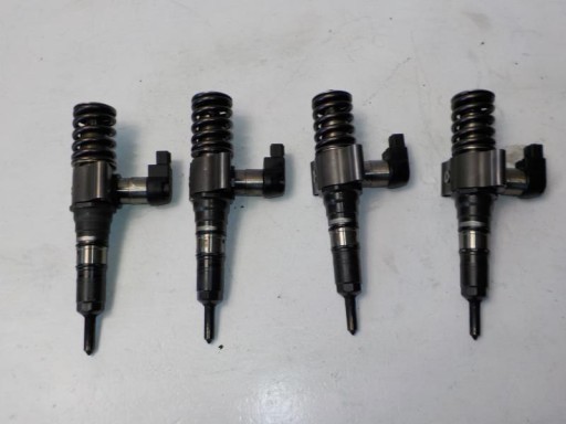 VOLKSWAGEN PASSAT B6 насос-форсунка 03G130073T