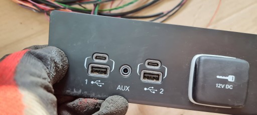 Jeep Grand Cherokee WL 2022 adapter USB vedení KABEL svazek P68377882AD