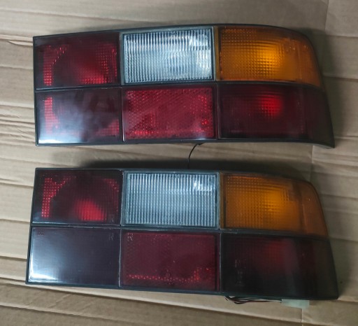 924, - Porsche 924 944 Права задня лампа