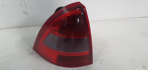 Citroen C5 HB LAMPA LEWY TYŁ W BŁOTNIK