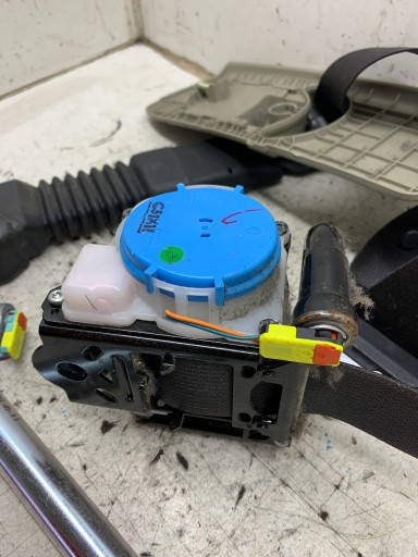 tension belt safety right front KIA CARENS IV (13-19) UK