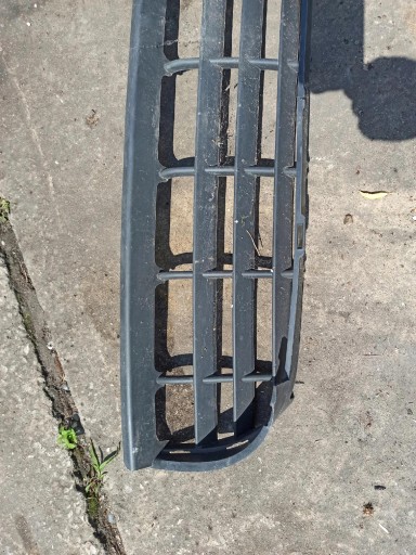 VW CRAFTER Grille Moyen Pare choc 2E0807835A