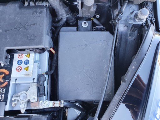 Крышка блока предохранителей corsa e 1.3 cdti