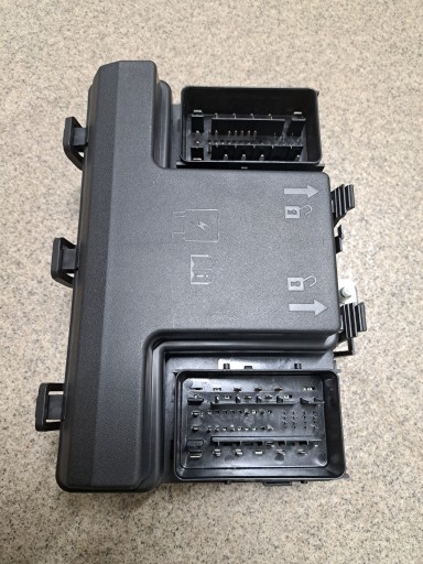 FG9T-14A067-PA - Блок запобіжників моторного відсіку mondeo mk5