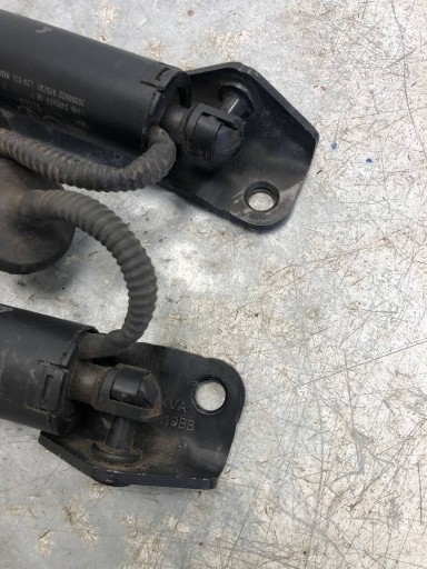 SILOWNIKI elektrisch heckklappe FORD KUGA MK3 LV4B-S402A55 LV4B-S402A54