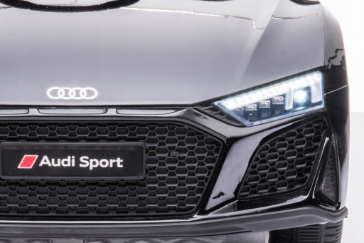 Автомобіль Audi чорного кольору