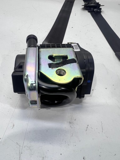 tension belt safety right front AUDI A4 B9 8W0857706M damag..