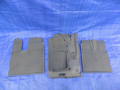 КОВРОВОЕ ПОКРЫТИЕ ПРАВОЕ ЛЕВОЕ MAN TGL 10.180 07R