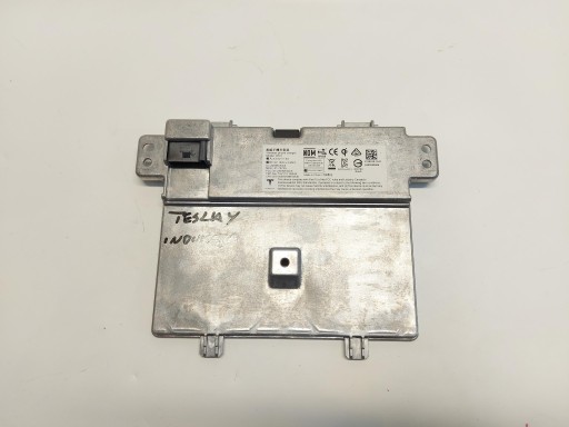 TESLA MODEL Y 2024r LADOWARKA INDUKCYJNA 1755100-10-D
