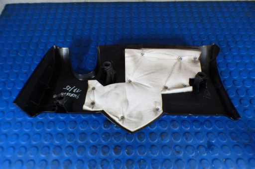cover upper of the engine 12611-47080 stbdb TOYOTA YARIS III 1.5 B