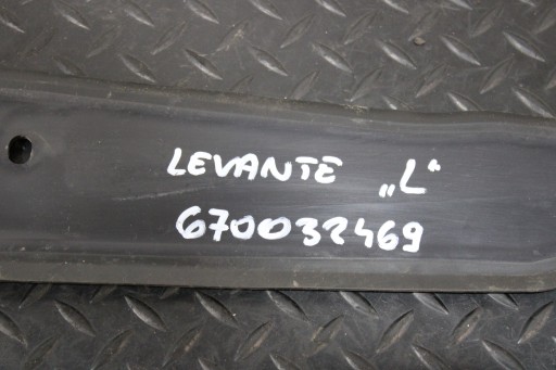 záslepka blatníku levá kryt MASERATI LEVANTE M161 670032469