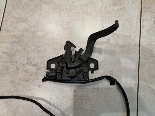 ЗАМОК МАСКИ DACIA DUSTER II