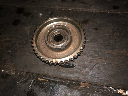 MERCEDES VITO SPRINTER 2.3 ШЕСТЕРНЯ НАСОСА