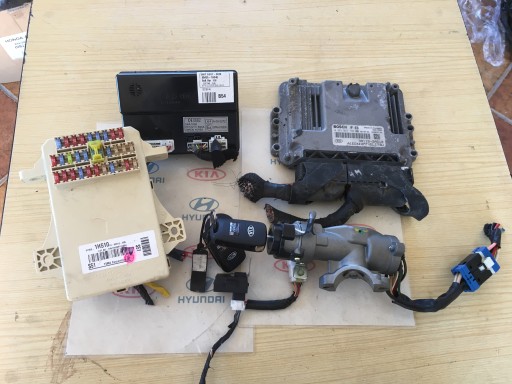Kia ceed i lift 09-12 1.6 crdi комплект комп'ютера 39115-2a510
