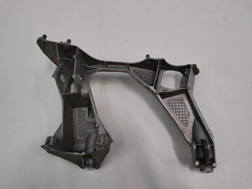 Кронштейн задней траверсы porsche 911 981 98133115208