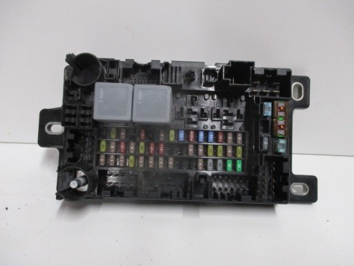 Блок предохранителей range rover evoque ii k8d2-14a073-bd