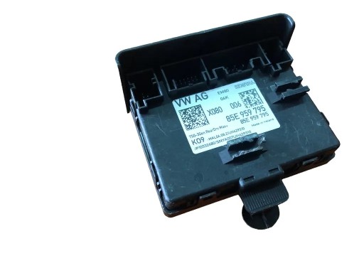 AUDI Q3 8U модуль двери 85E959795