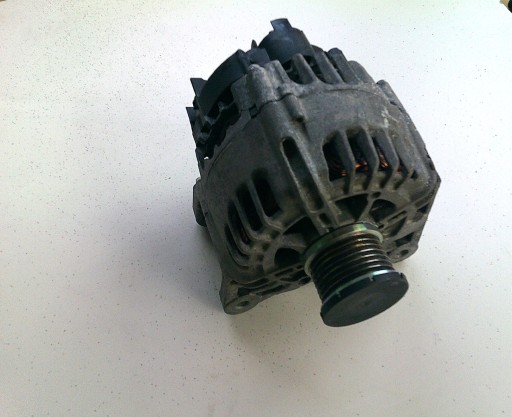 Генератор 231007033r-c 2606523b renault spicy 1.6 dci