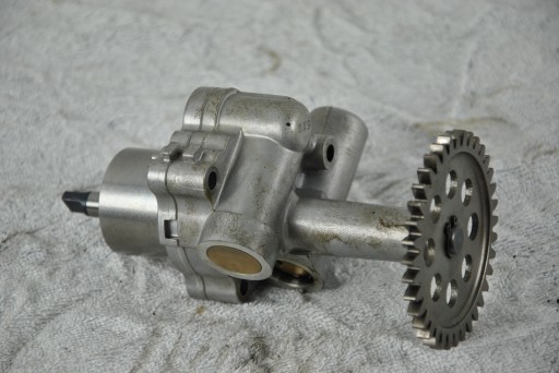 00985 - Масляный насос Suzuki Vzr 1800 Intruder VLR