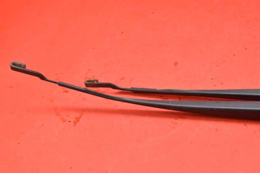 wiper arm front EU 3451979 3151820 TOYOTA VERSO 09-13
