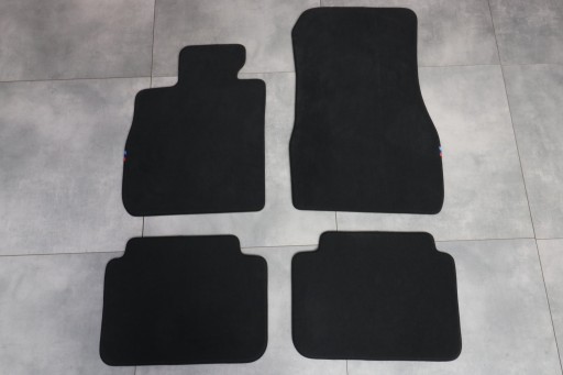 8096702 11426 - Bmw m8 f93 8' g16 оригінальні велюрові килимки європа комплект 8096737