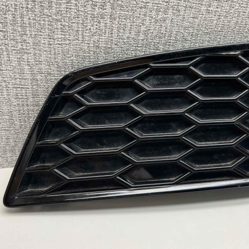 AUDI Q3 15- 8U COMPETITION S-LINE mřížka nárazníku maska levá 8U0807681T